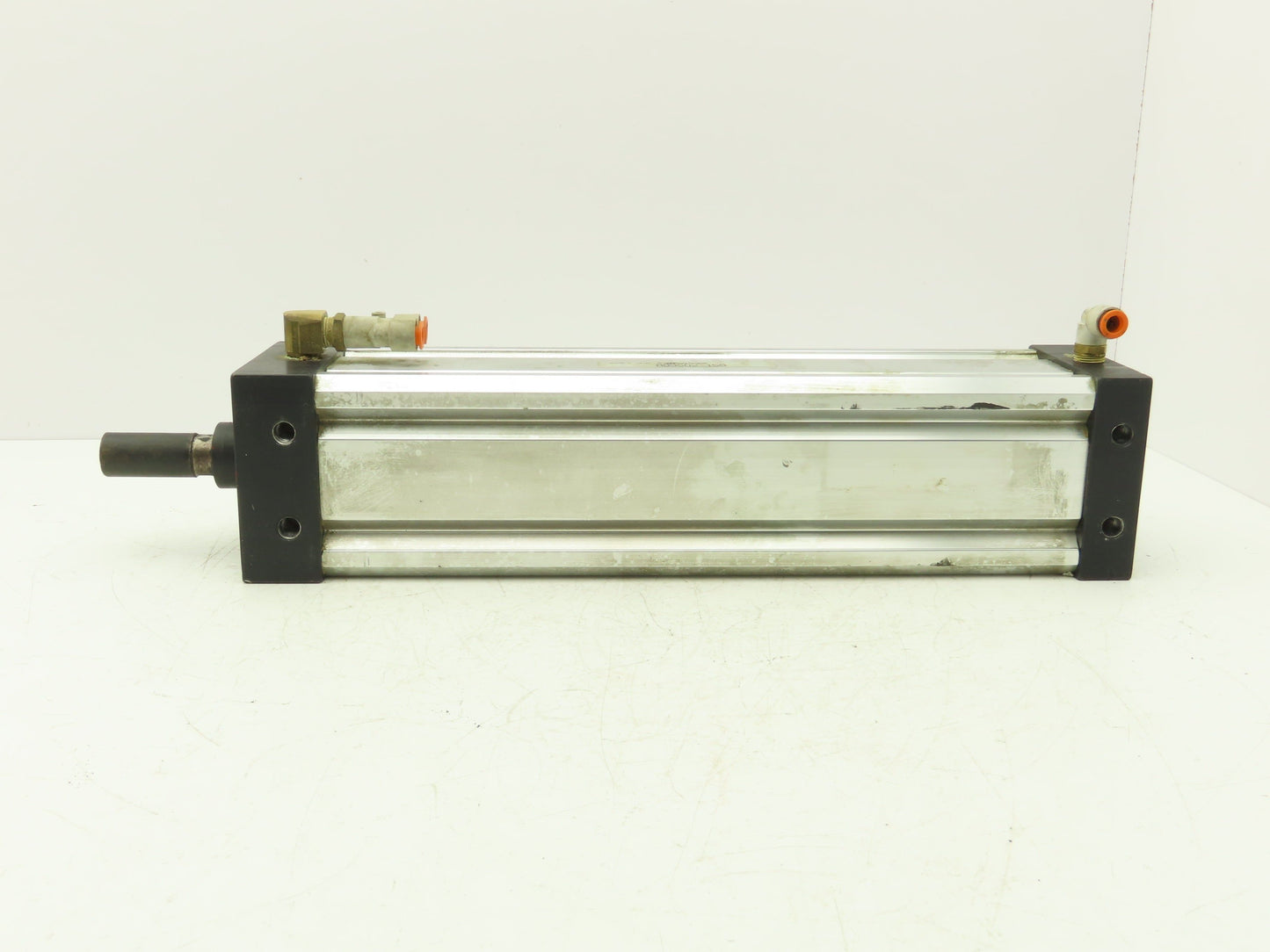 ARO Pneumatic Air Cylinder 4" Bore 15" Stroke 250 PSI Bottom Tapped