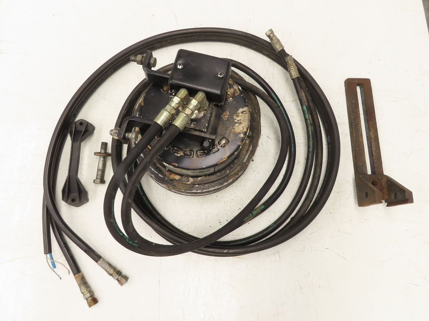 Cascade 677834 HC2R 6-N-1 Cable Hose Reel Forklift Hydraulic Attachment Right