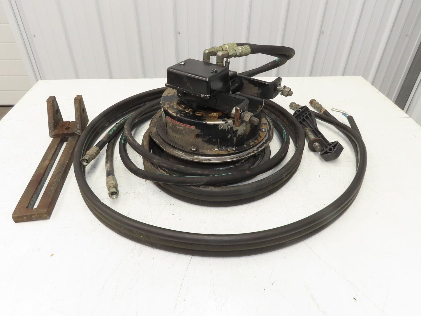 Cascade 677834 HC2R 6-N-1 Cable Hose Reel Forklift Hydraulic Attachment Right