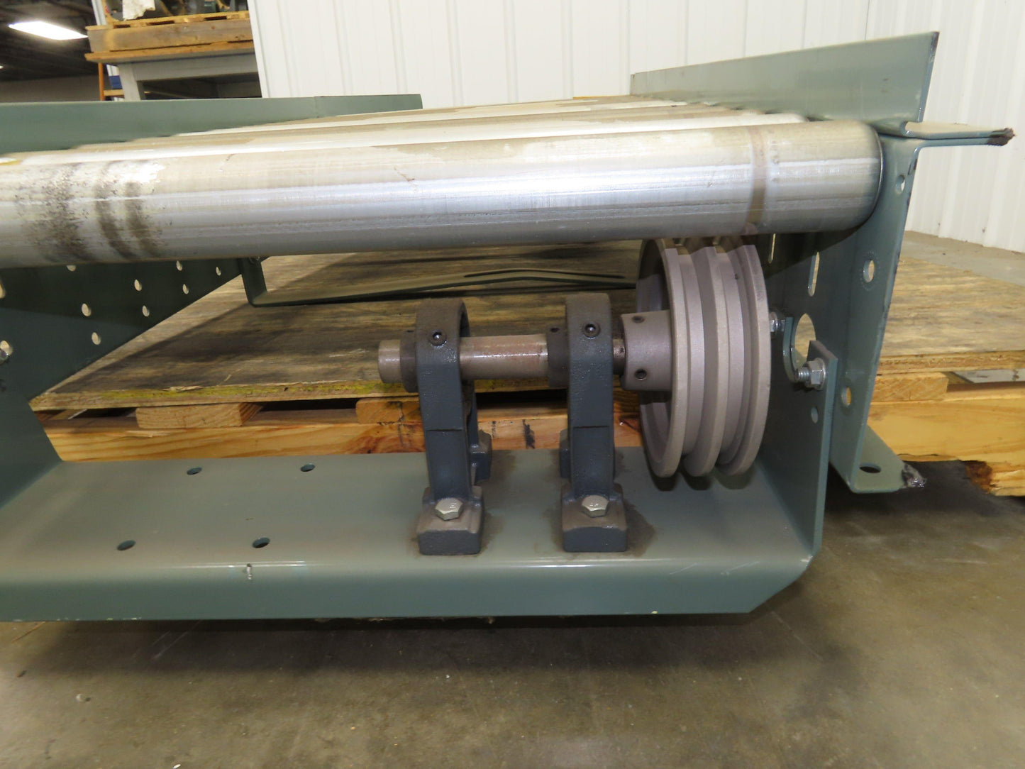 Hytrol 24" Accumulation Roller Conveyor 22.5° RH Curve Slave Belt Drive 56"L