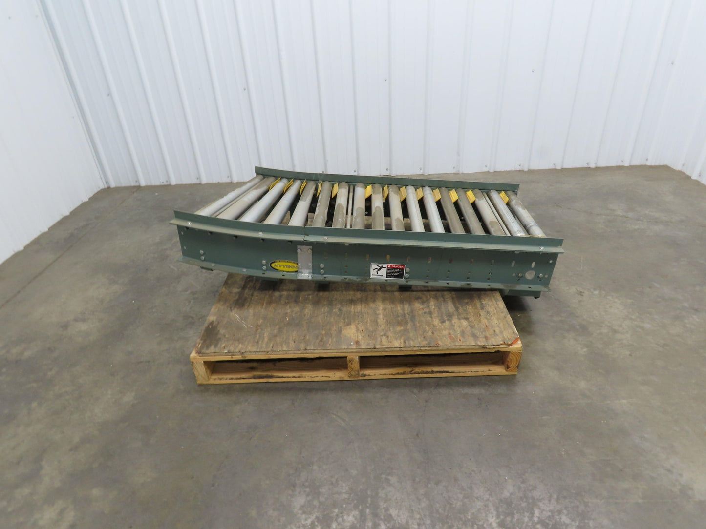 Hytrol 24" Accumulation Roller Conveyor 22.5° RH Curve Slave Belt Drive 56"L