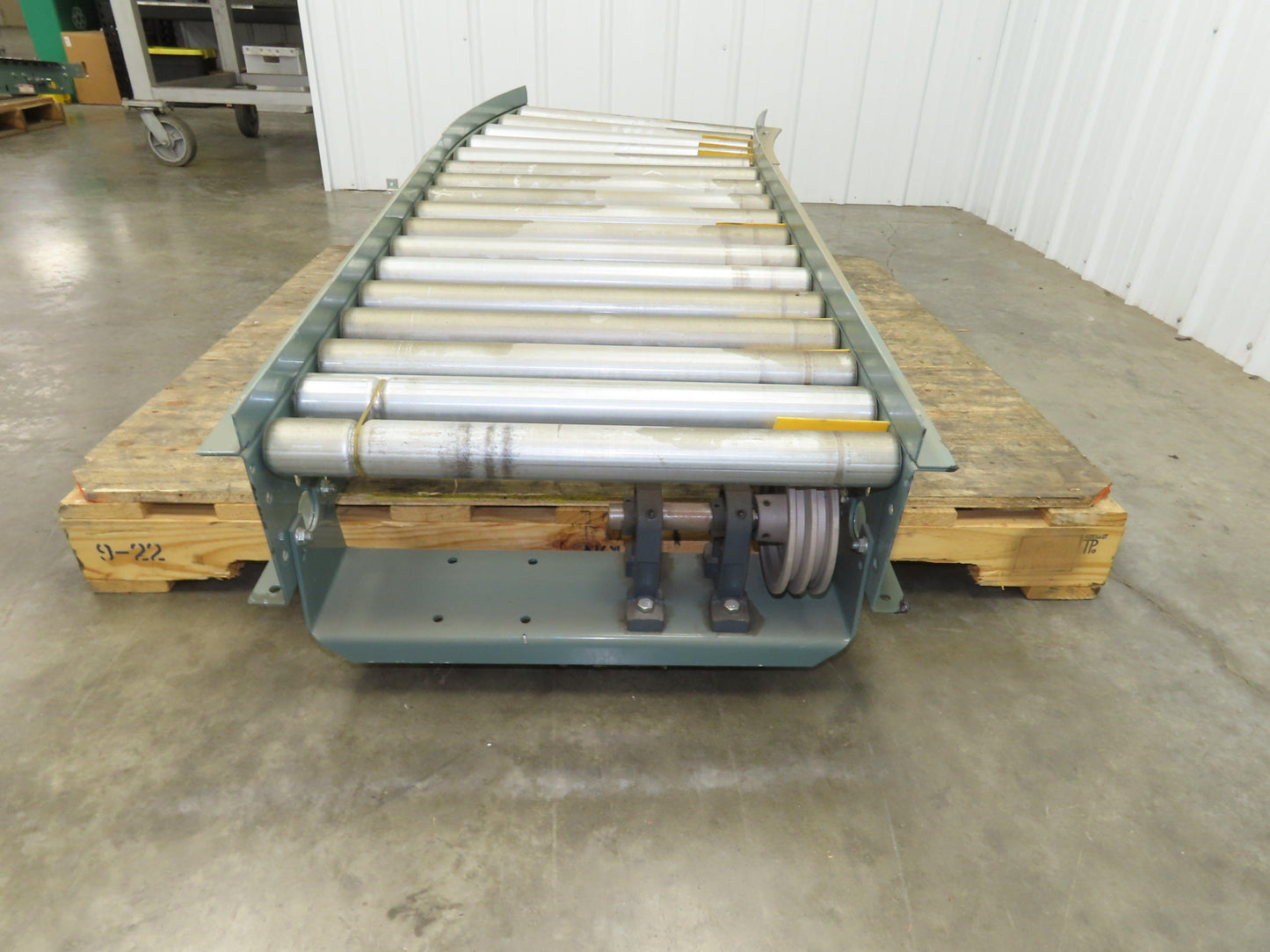 Hytrol 24" Accumulation Roller Conveyor 22.5° RH Curve Slave Belt Drive 56"L