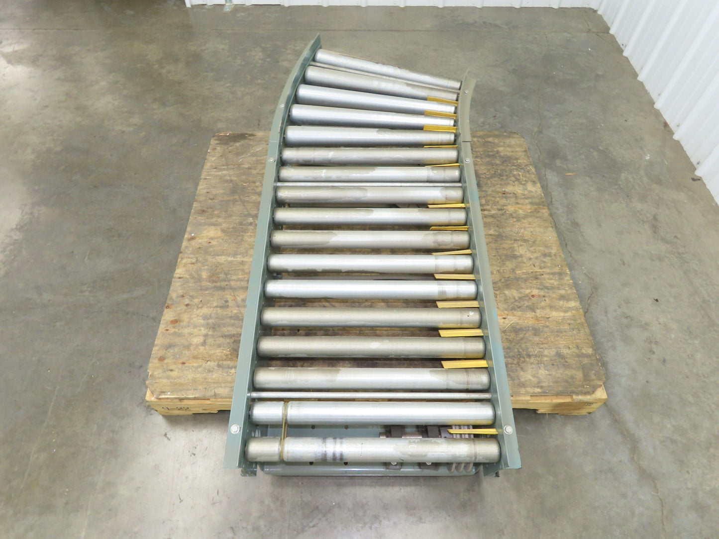 Hytrol 24" Accumulation Roller Conveyor 22.5° RH Curve Slave Belt Drive 56"L