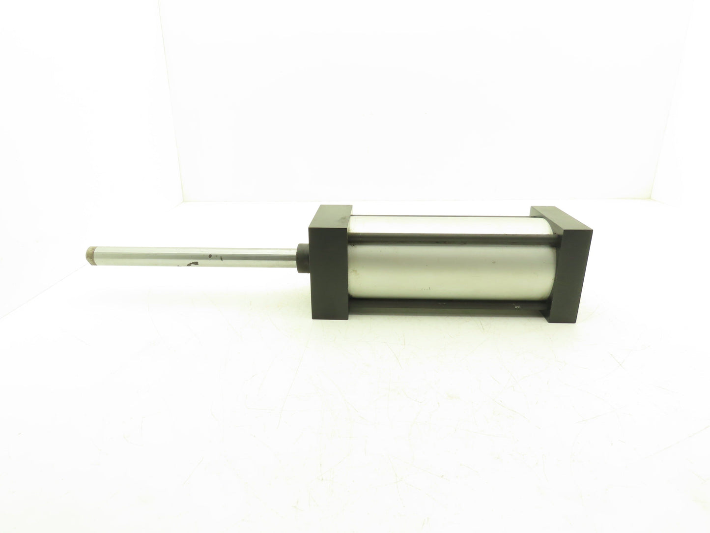Pneumatic Air Cylinder 4" Bore 8" Stroke 250 PSI 10.25" Extended Rod