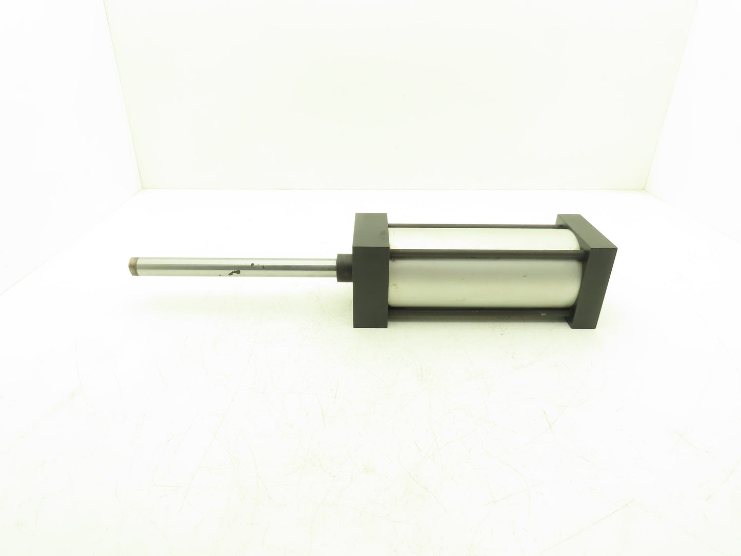 Pneumatic Air Cylinder 4" Bore 8" Stroke 250 PSI 10.25" Extended Rod
