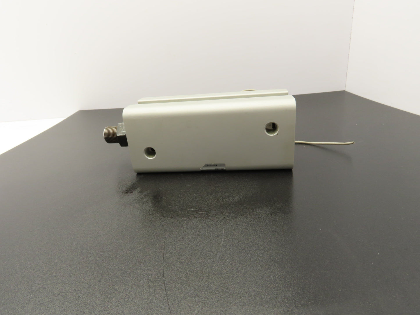 SMC CHDKGB40-100M Hydraulic Cylinder 40mm Bore 100mm Stroke Double Acting