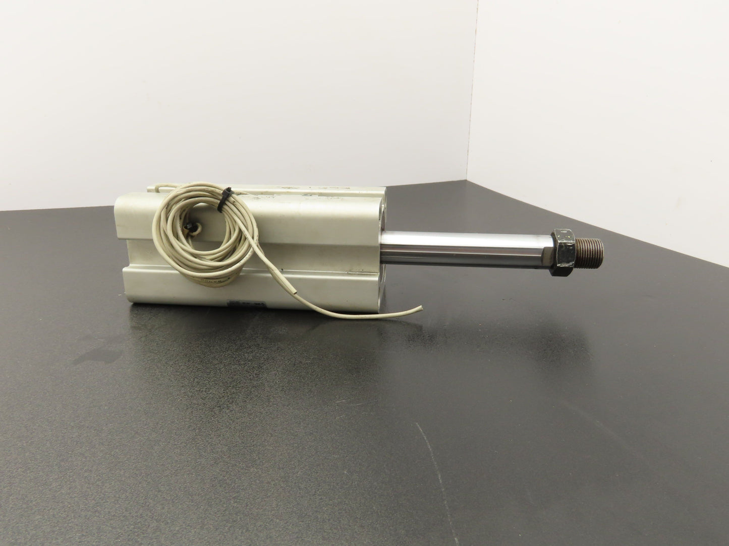 SMC CHDKGB40-100M Hydraulic Cylinder 40mm Bore 100mm Stroke Double Acting