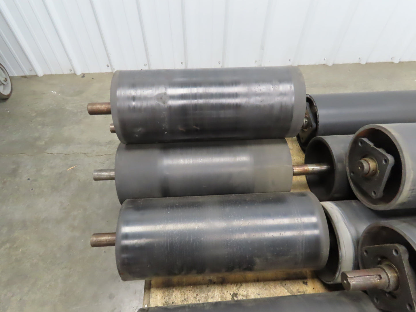 Hytrol 8"x 20.5" Center Drive Pulley 24" Conveyor 1-7/16" Shaft SA-040301-024