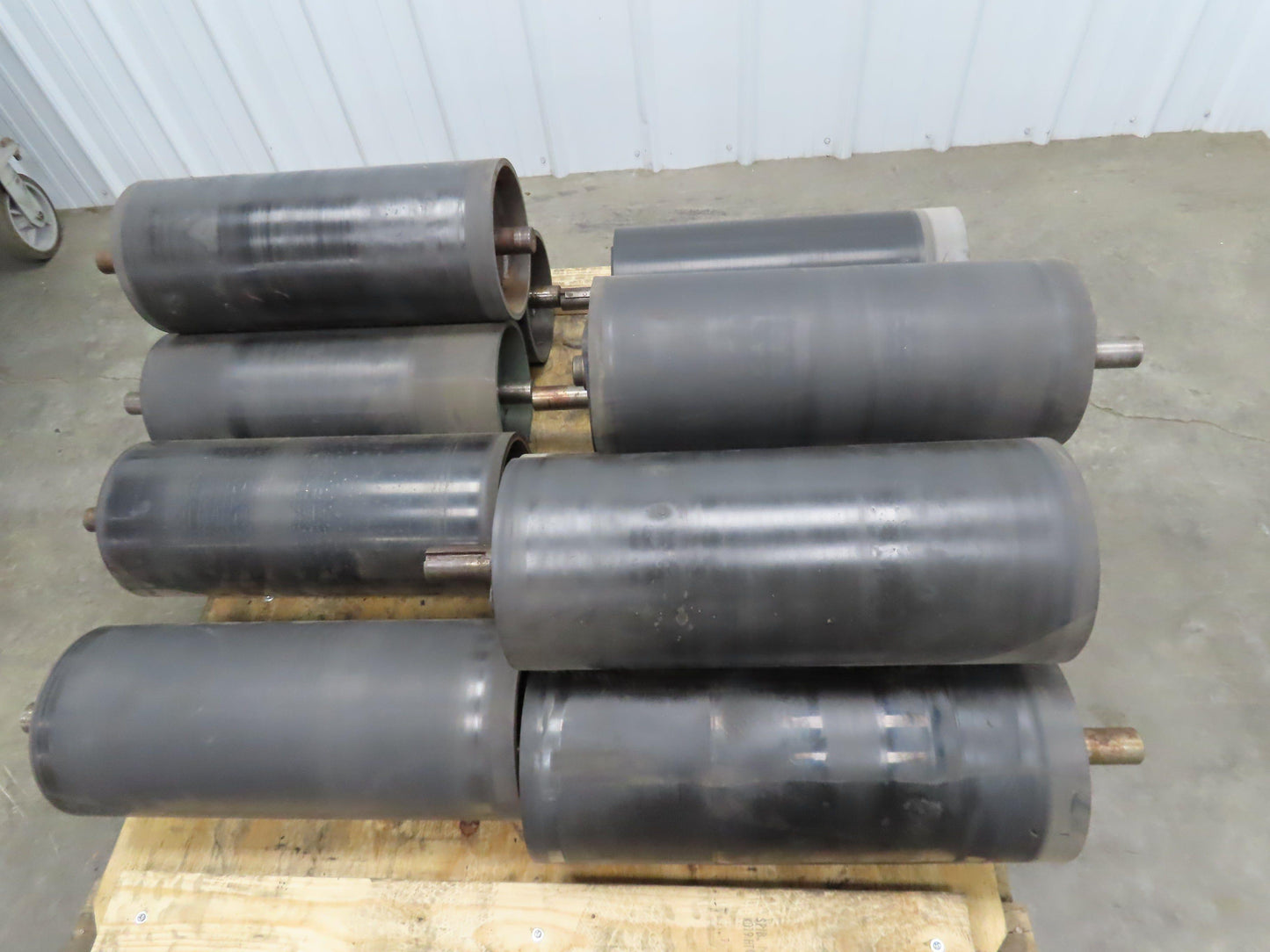 Hytrol 8"x 20.5" Center Drive Pulley 24" Conveyor 1-7/16" Shaft SA-040301-024