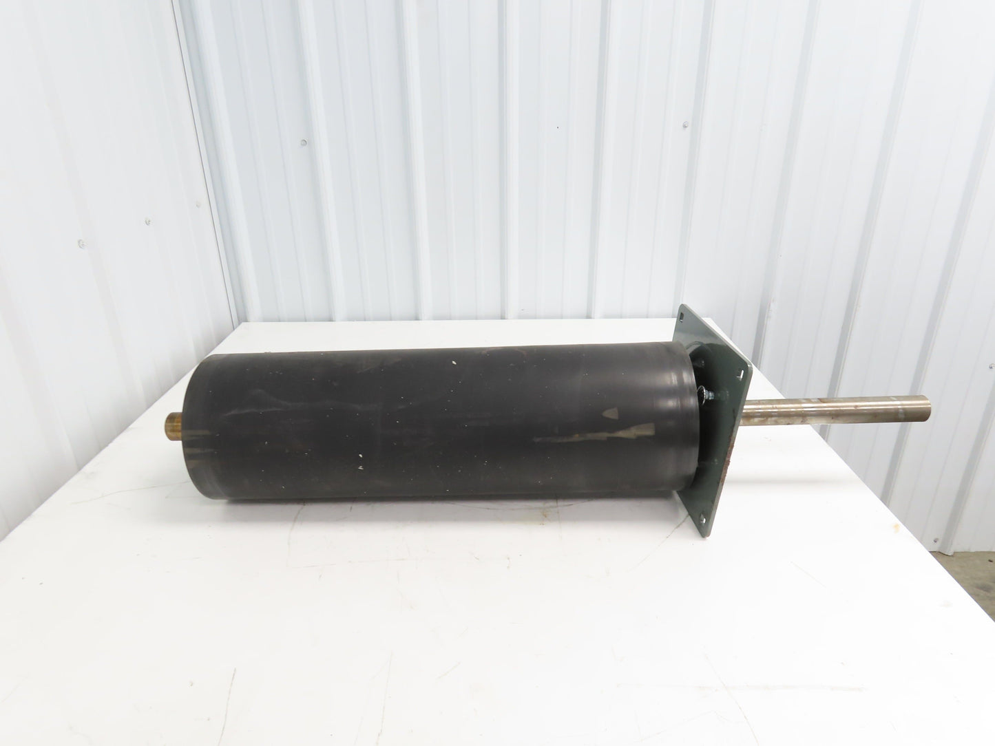 Hytrol 8"x 26.5" Center Drive Pulley for 30" Conveyor 1-11/16" x 1.5" Ext Shaft