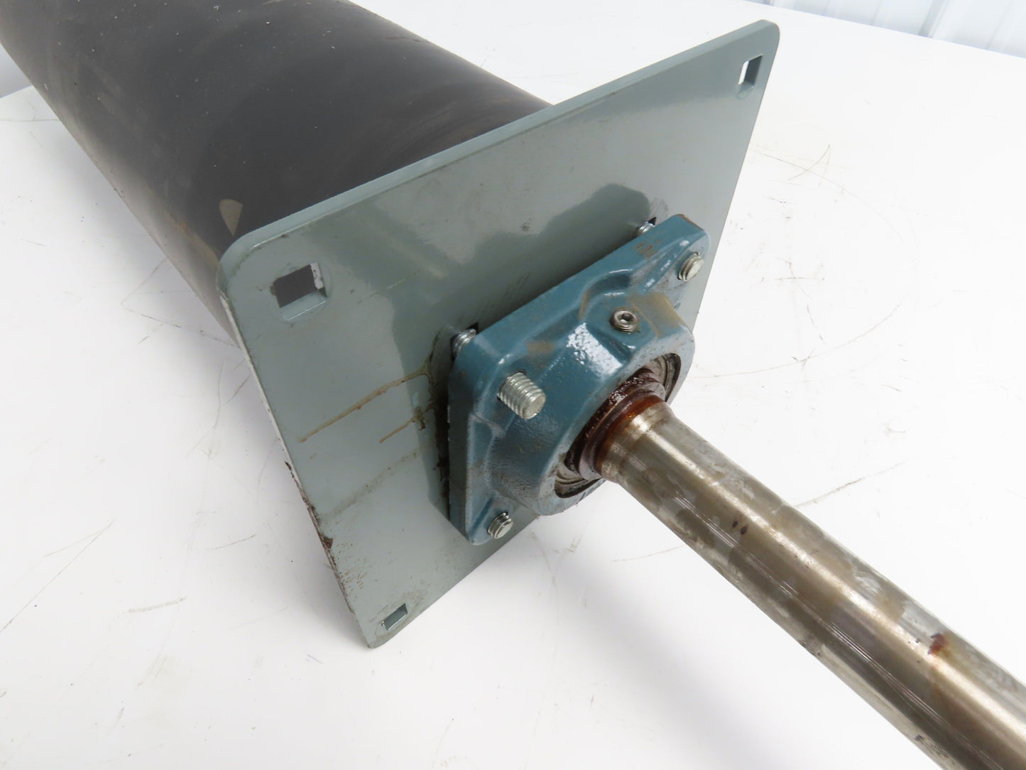 Hytrol 8"x 26.5" Center Drive Pulley for 30" Conveyor 1-11/16" x 1.5" Ext Shaft