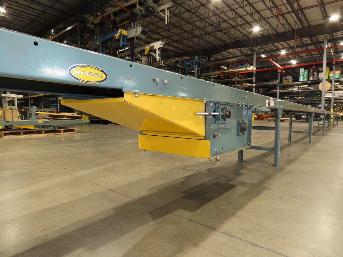 Hytrol 18"x 110' 4" Slider Bed Conveyor 16" Belt 2Hp 230/460V Center Drive 52fpm