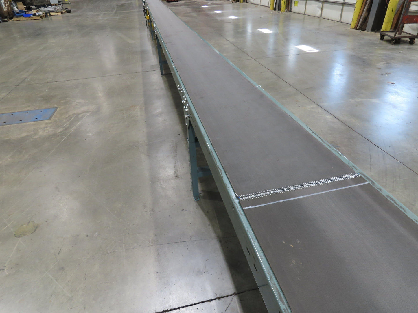Hytrol 18"x 110' 4" Slider Bed Conveyor 16" Belt 2Hp 230/460V Center Drive 52fpm
