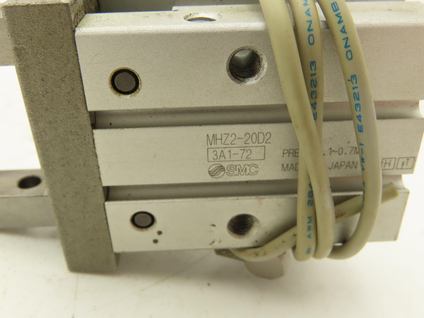 SMC MHZ2-20D2 Pneumatic Parallel Air Gripper 20mm Bore Double Acting Lot of 2