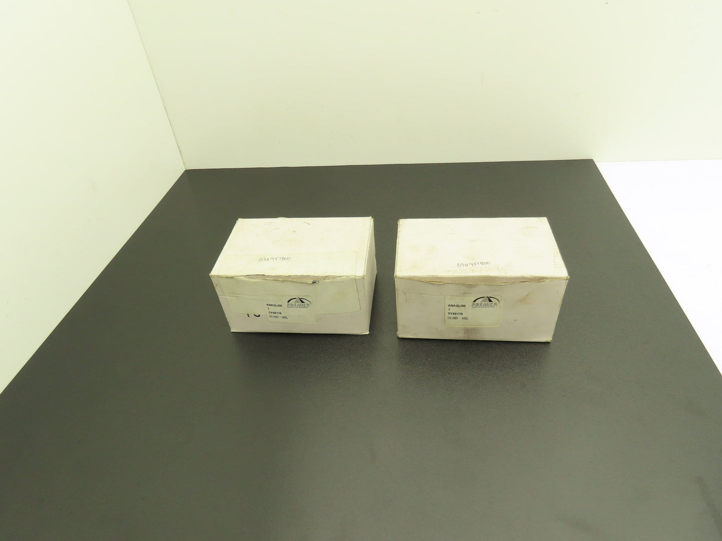 Yale 030957800 Forklift Wheel Brake Cylinder 	Lot of 2