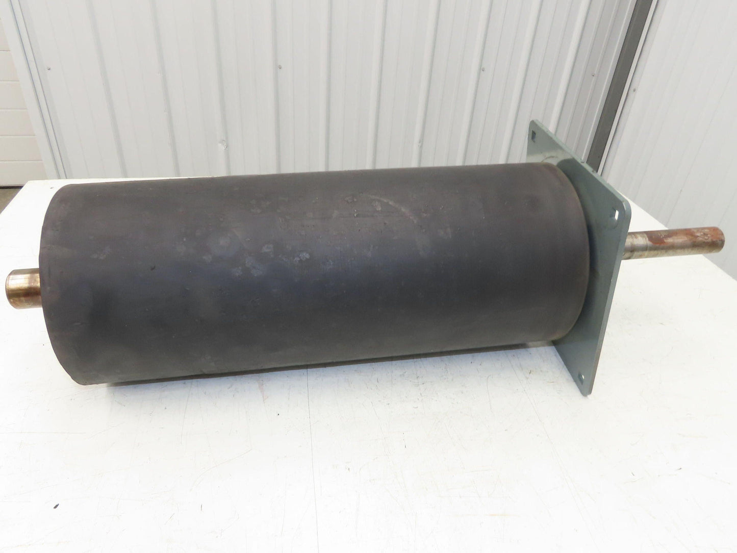 Hytrol 8"x 20.5" Center Drive Pulley 24" Conveyor 21"BF Motor Mount Ext Shaft 6"