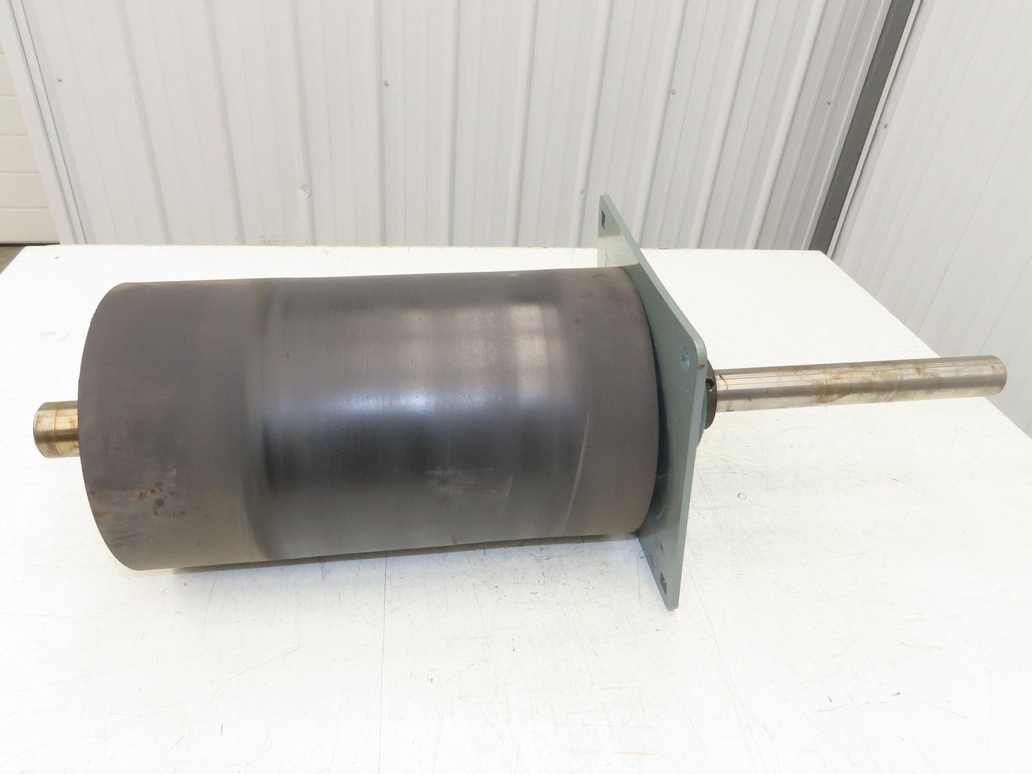 Hytrol 8"x 14.5" Center Drive Pulley 24" Conveyor 21BF Motor Mount Ext Shaft 10"