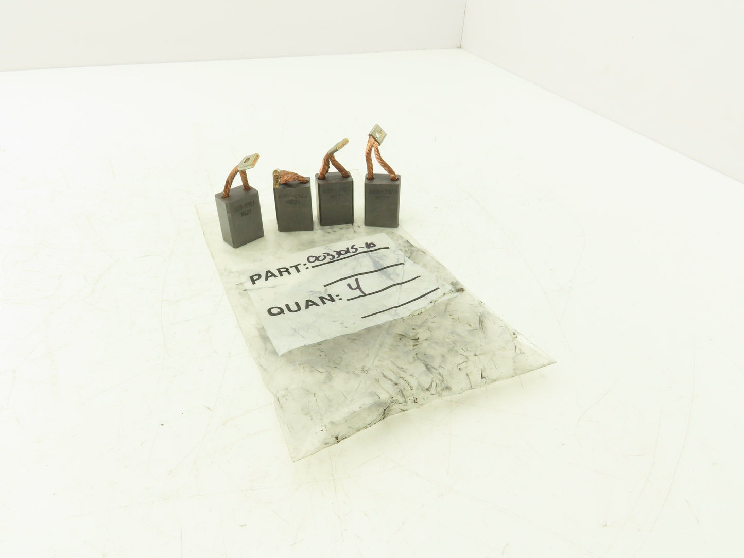 Bendi A89-012J-M621 Carbon Motor Brushes 5/8"x1"x1-1/4" Lot of 4