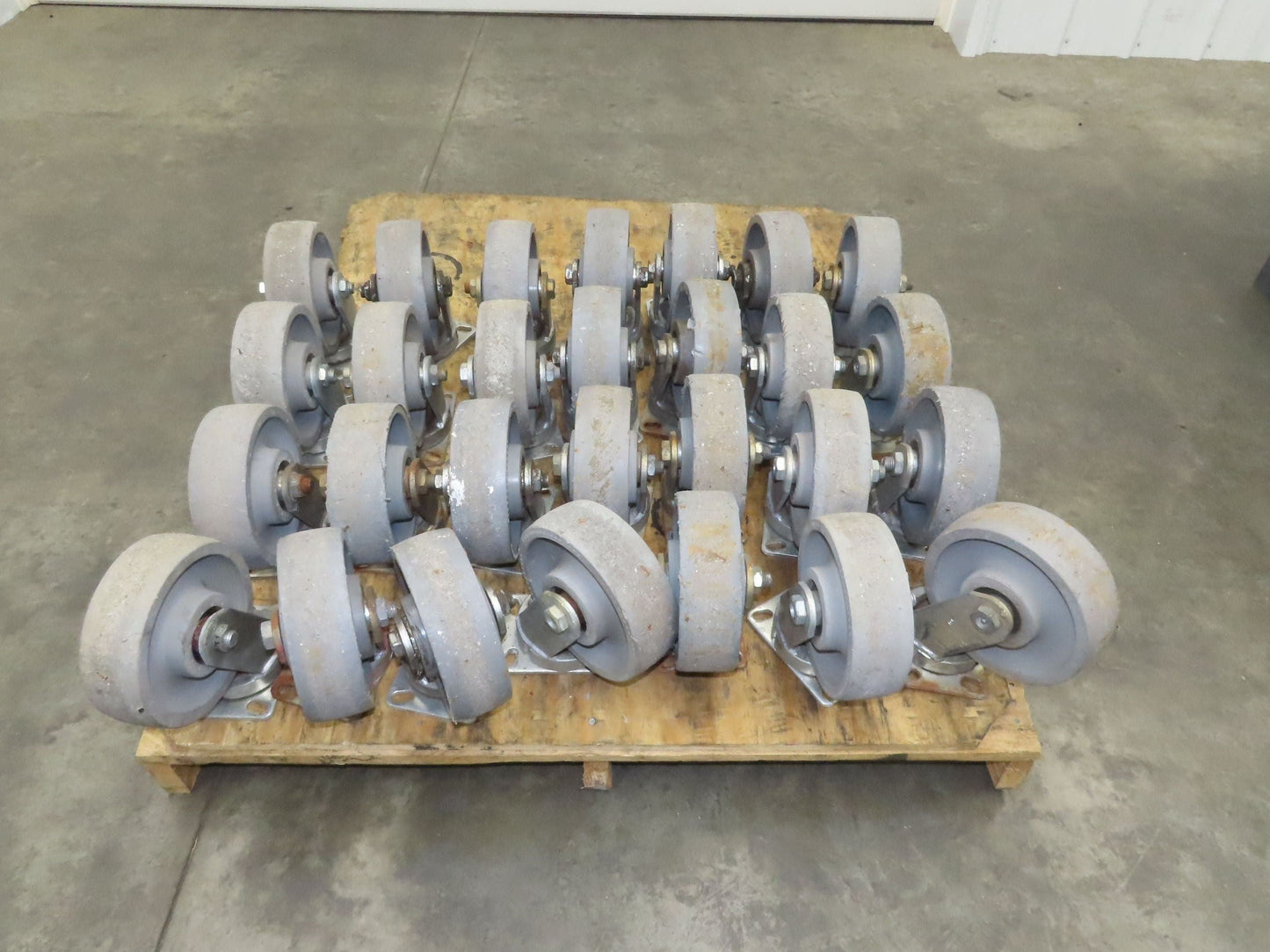 Albion 330XP08428S Polyurethane Caster Wheel 8x2.5" Kingpinless Gray Lot of 2