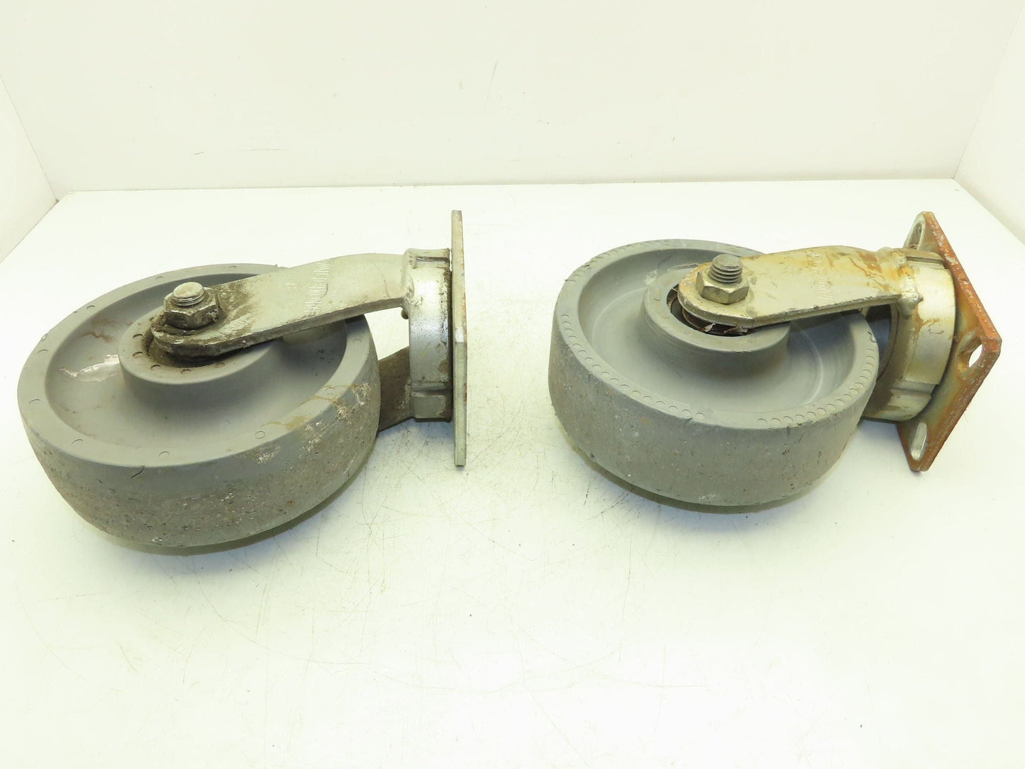 Albion 330XP08428S Polyurethane Caster Wheel 8x2.5" Kingpinless Gray Lot of 2
