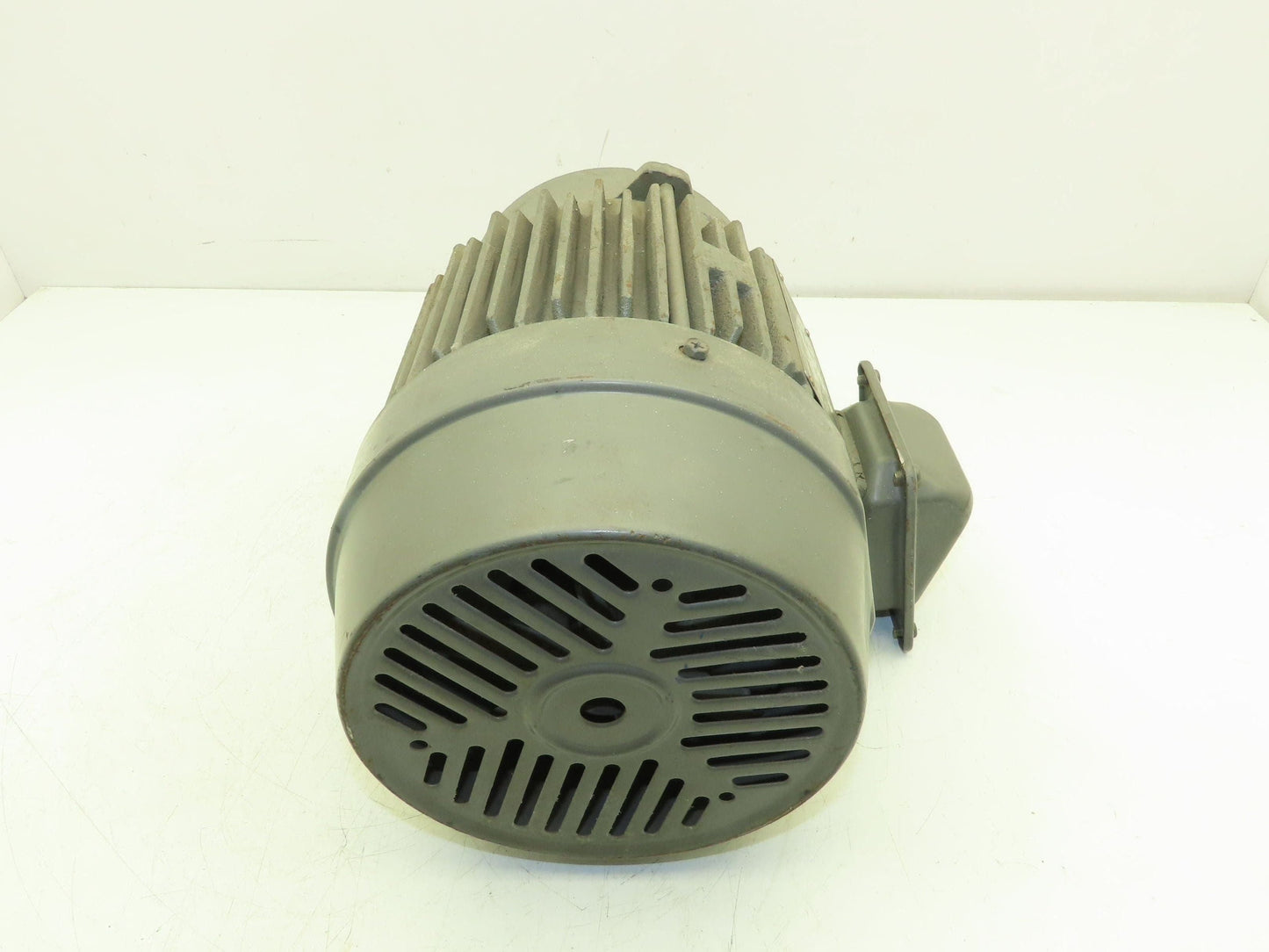 Toshiba B0012FMC2AOZ AC Electric Motor 1Hp 3490rpm 230/460v 3Ph 56C TEFC 1.25SF