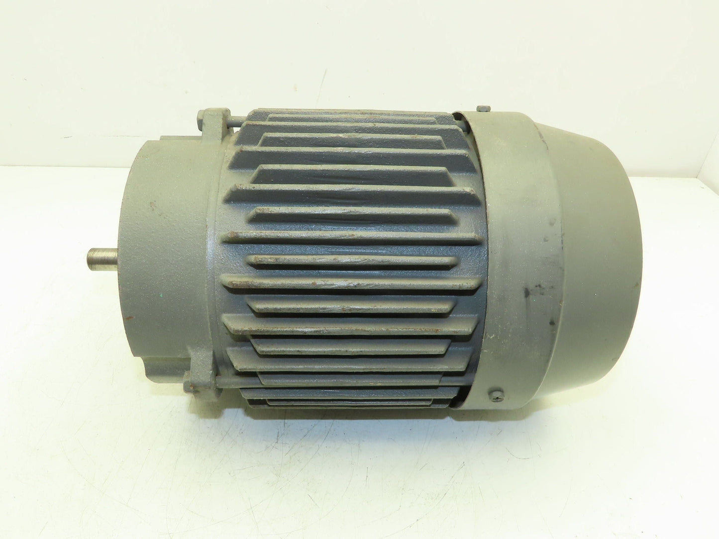 Toshiba B0012FMC2AOZ AC Electric Motor 1Hp 3490rpm 230/460v 3Ph 56C TEFC 1.25SF