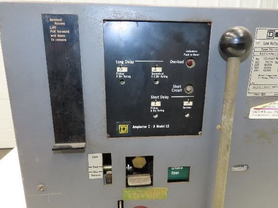 Square D DS 206 Air AC Circuit Breaker 600VAC 600A 3 Pole Amptector I-A