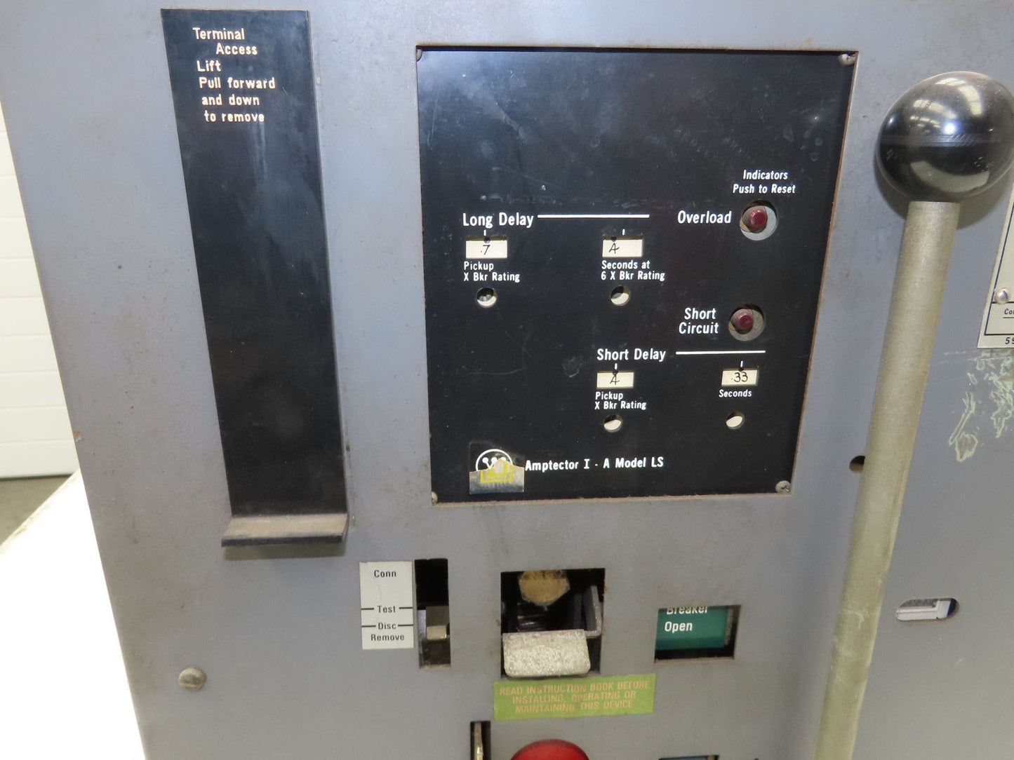 Square D DS 416 Air AC Circuit Breaker 600VAC 1600A 3 Pole Amptector I-A