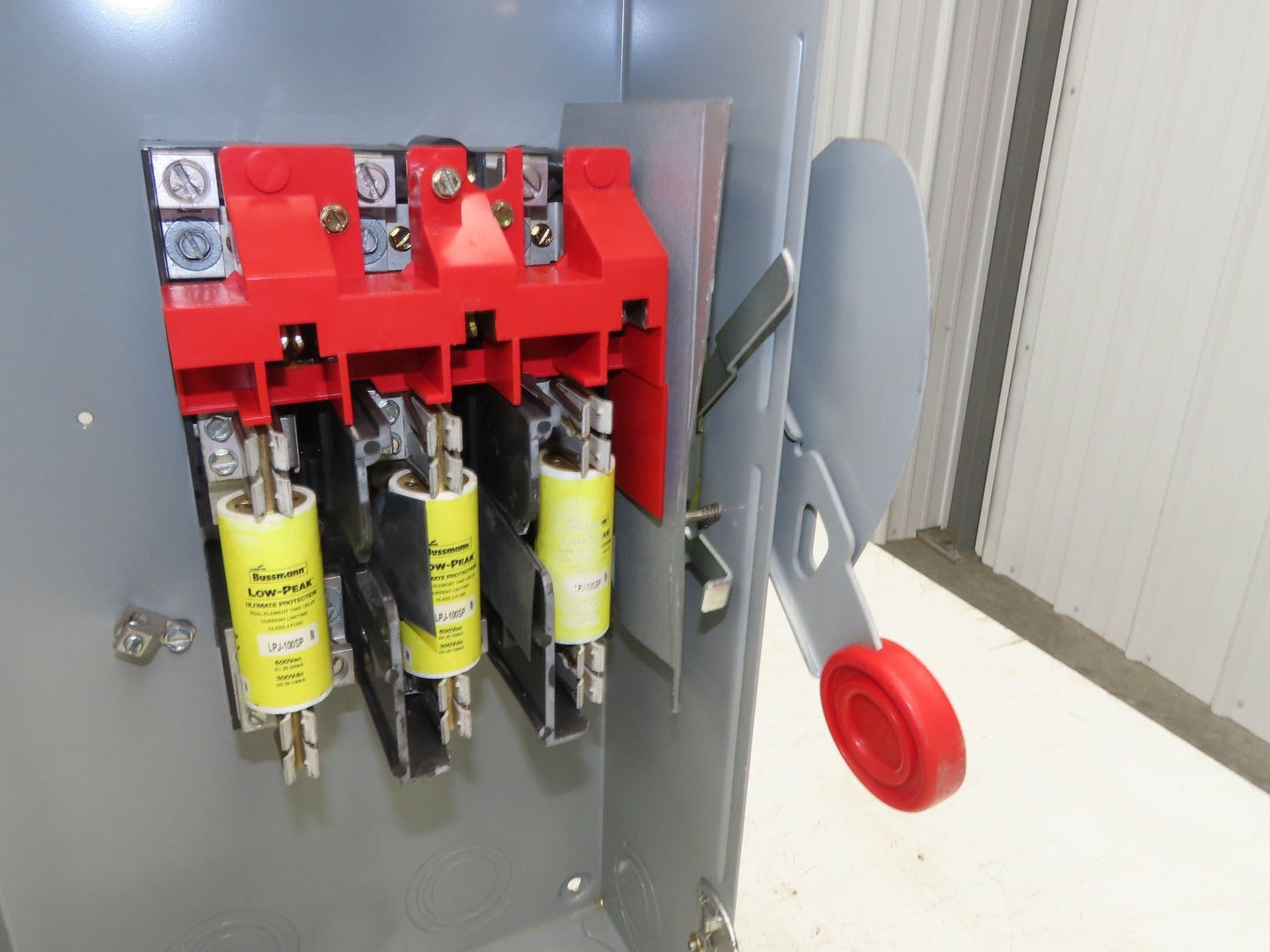 Eaton DH323FGK 100A Fusible Safety Switch 3-Pole 240V Nema 1