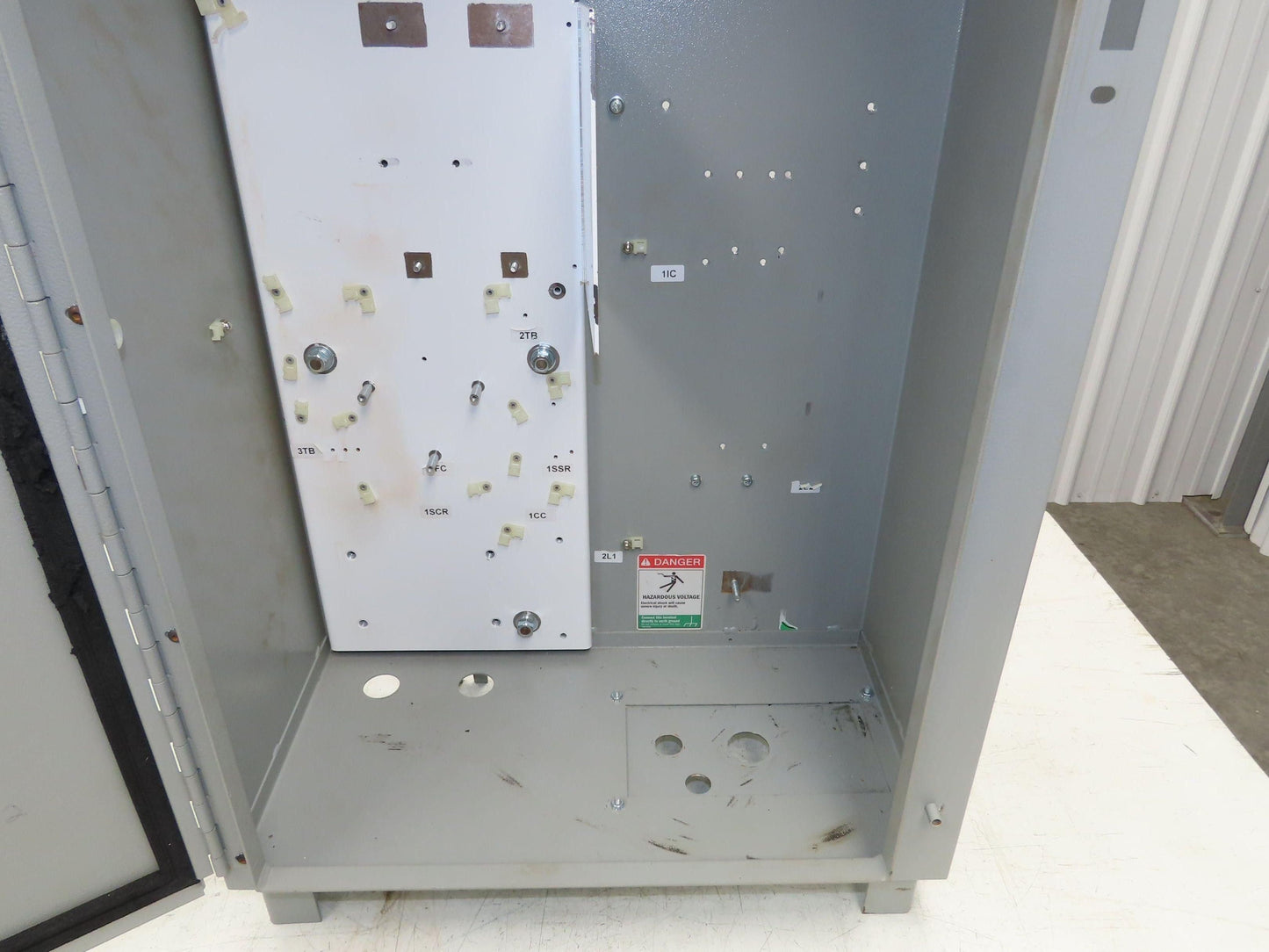 Electrical Enclosure 33x20x11" Weld Cell Control Cabinet Disconnect