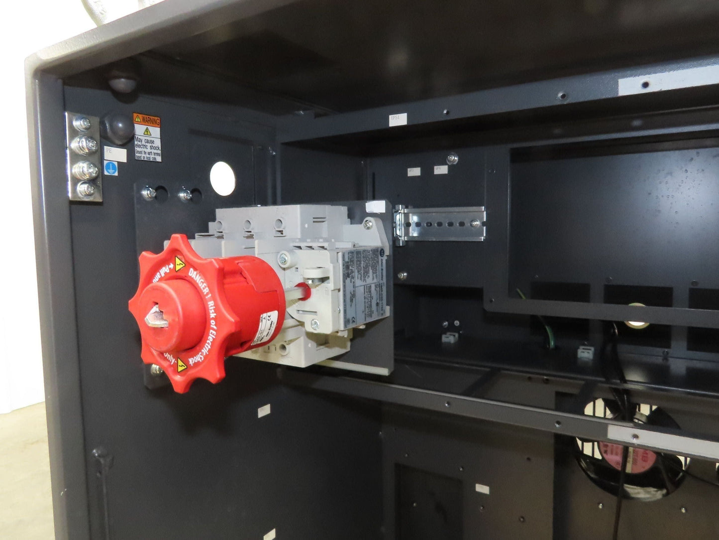 Motoman Weldcell Electrical Enclosure 28x24x20" Control Panel Disconnect