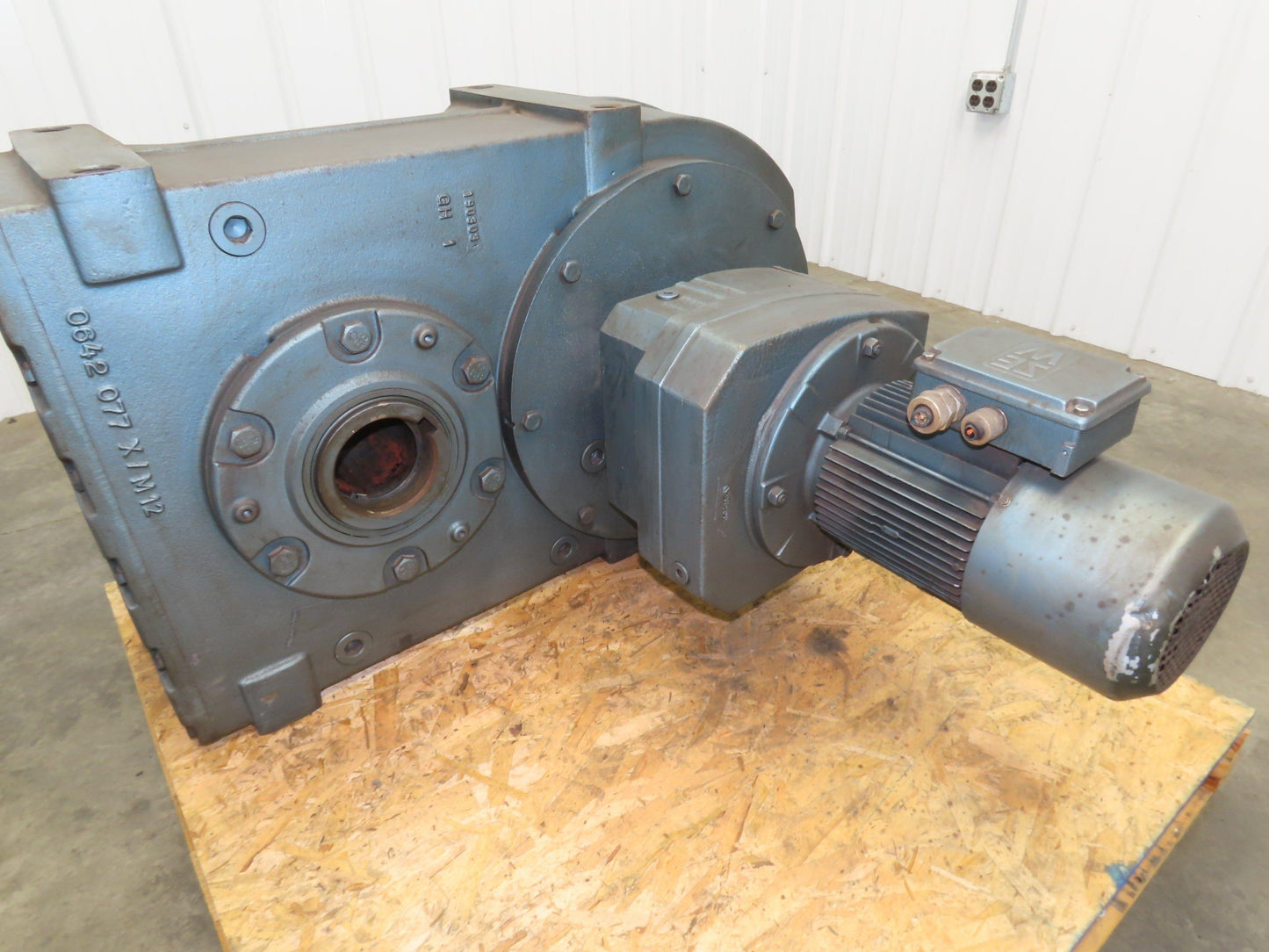 Sew Eurodrive FA157R97DT100L4BMG4HR Gear Motor 680:1 Reducer 2.6rpm 5Hp 460V 3PH