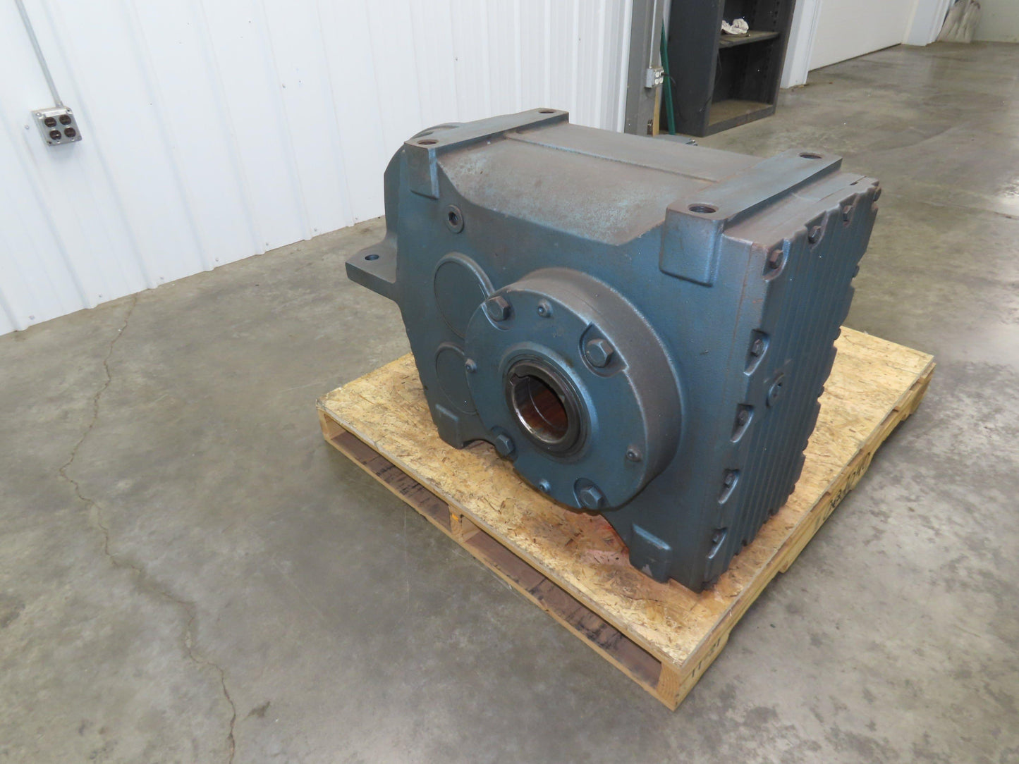 Sew Eurodrive FA157R97DT100L4BMG4HR Gear Motor 680:1 Reducer 2.6rpm 5Hp 460V 3PH