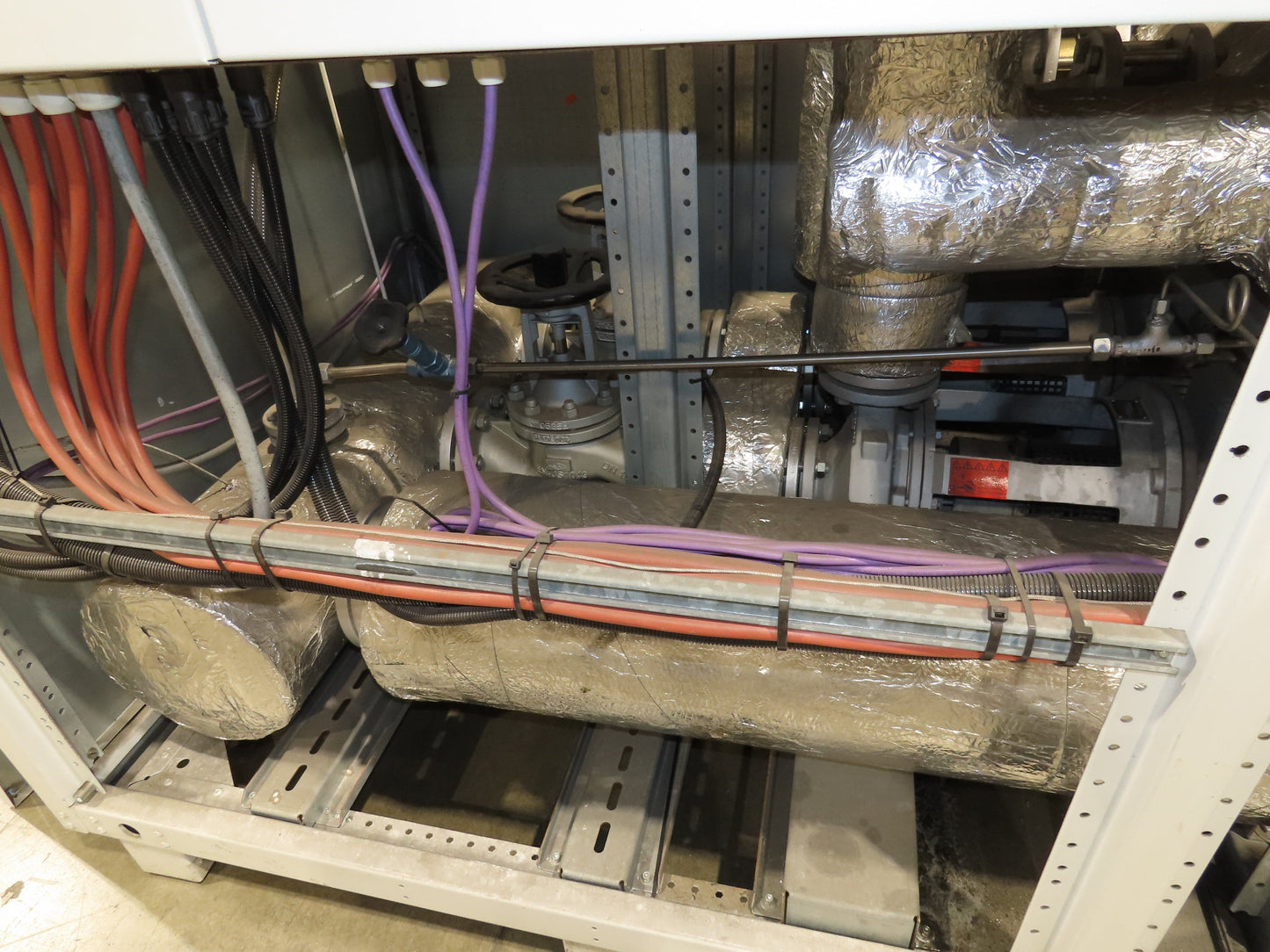 GWK Recirculating Water Cooled Chiller 40 Ton Cooling 25Hp 480V 2-Pump Unit