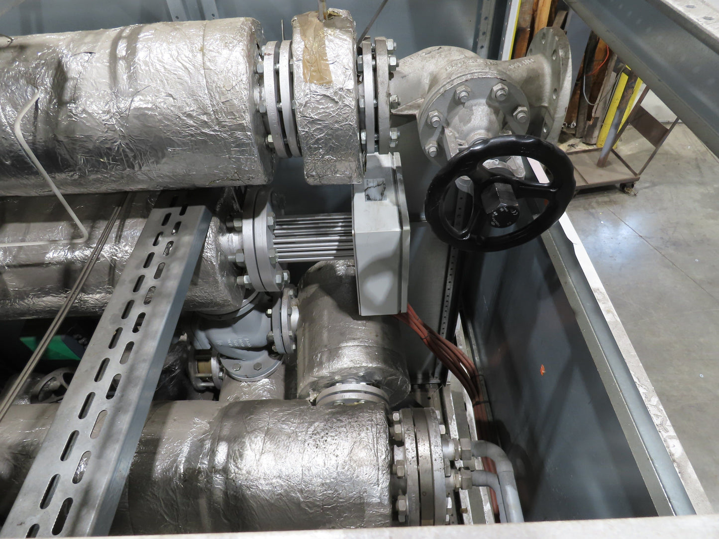 GWK Recirculating Water Cooled Chiller 40 Ton Cooling 25Hp 480V 2-Pump Unit