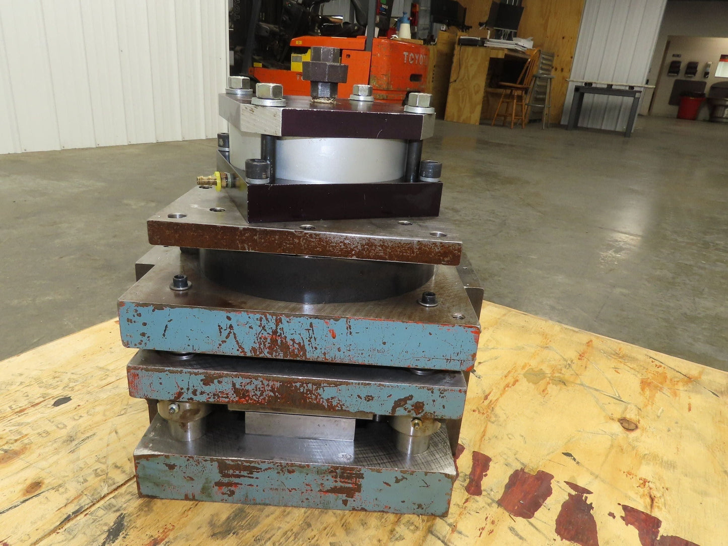 3 Ton Pneumatic Air Die Punch Press 4 Post