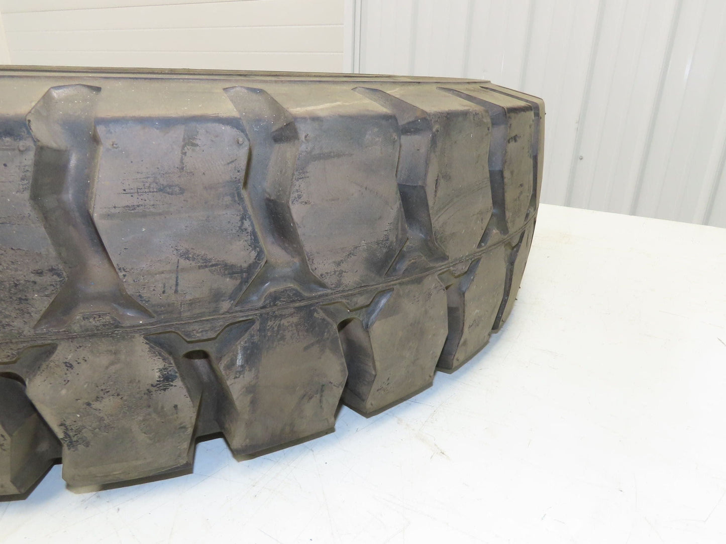 Mitco Duro-Soft SRB 29x7.5-15 Forklift Tire Resilient Solid Traction Black