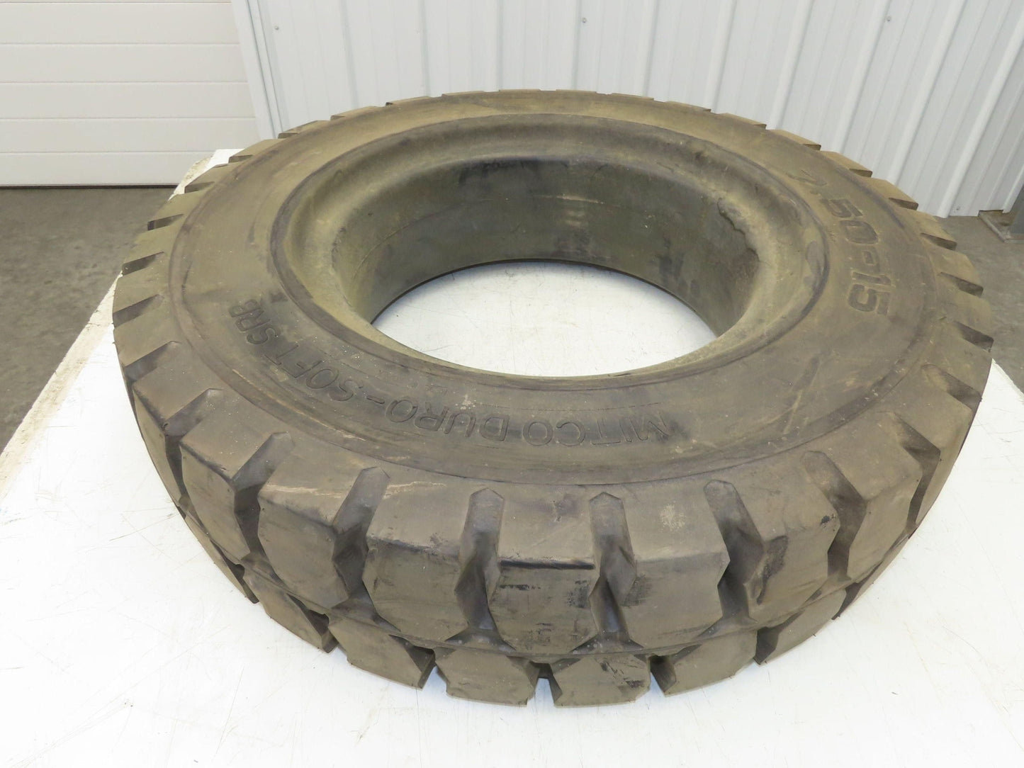 Mitco Duro-Soft SRB 29x7.5-15 Forklift Tire Resilient Solid Traction Black