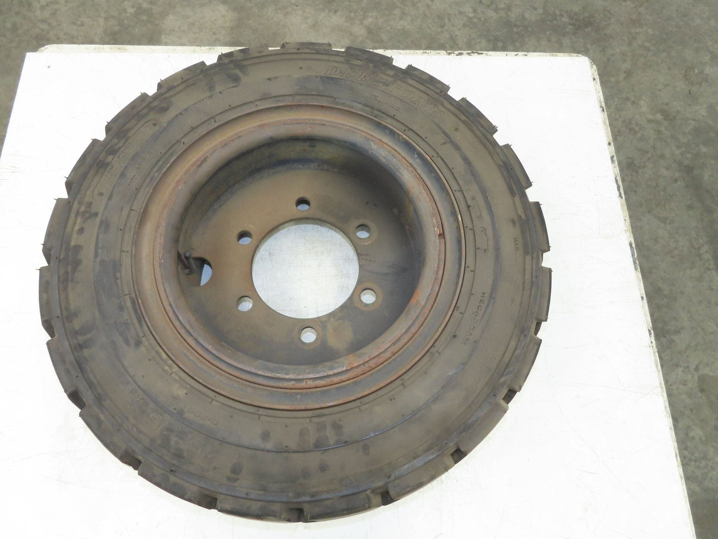 Deestone 28x8.15-15 Pneumatic Air Forklift Traction Tire 6-Lug Rim Guard Black