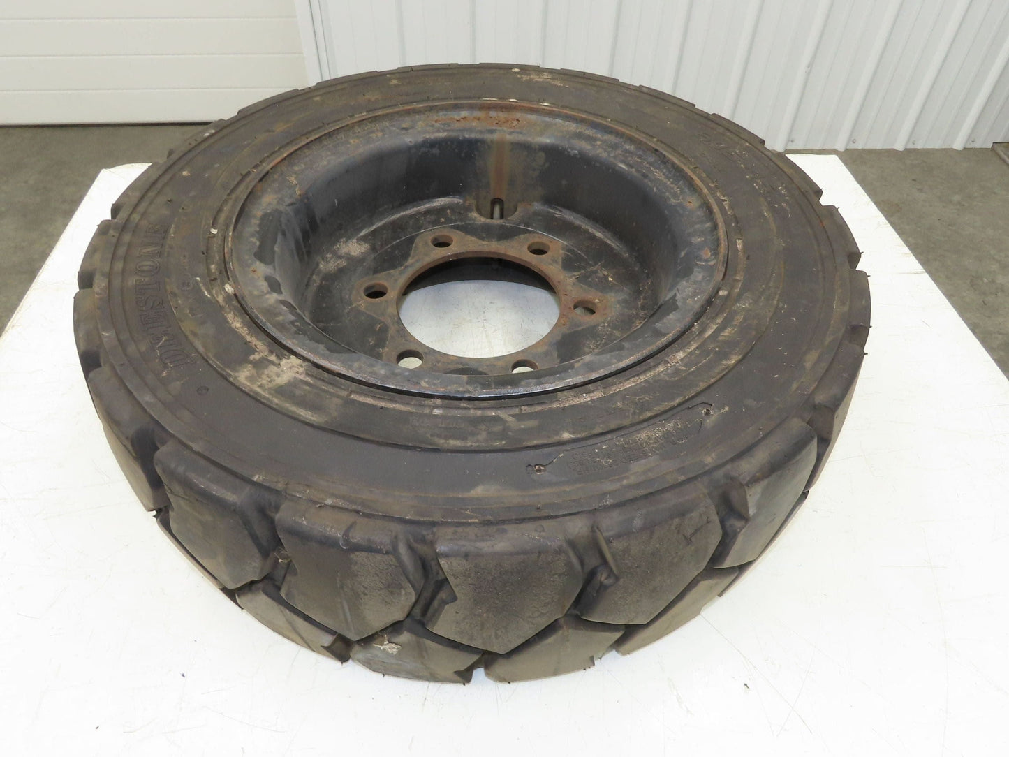 Deestone 28x8.15-15 Pneumatic Air Forklift Traction Tire 6-Lug Rim Guard Black