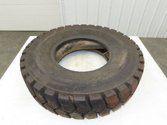 Titan 32x7.50-15 NHS Pneumatic Air Forklift Traction Tire Black w/Tube & Flap