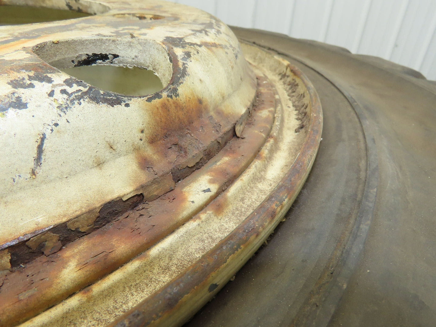 Bergougnan 28x7.00-15 Dual Forklift Tire Solid Traction Black 6-Lug Rim