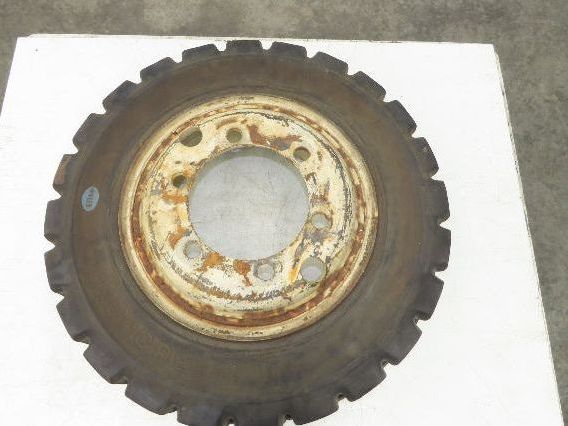 Bergougnan 28x7.00-15 Dual Forklift Tire Solid Traction Black 6-Lug Rim