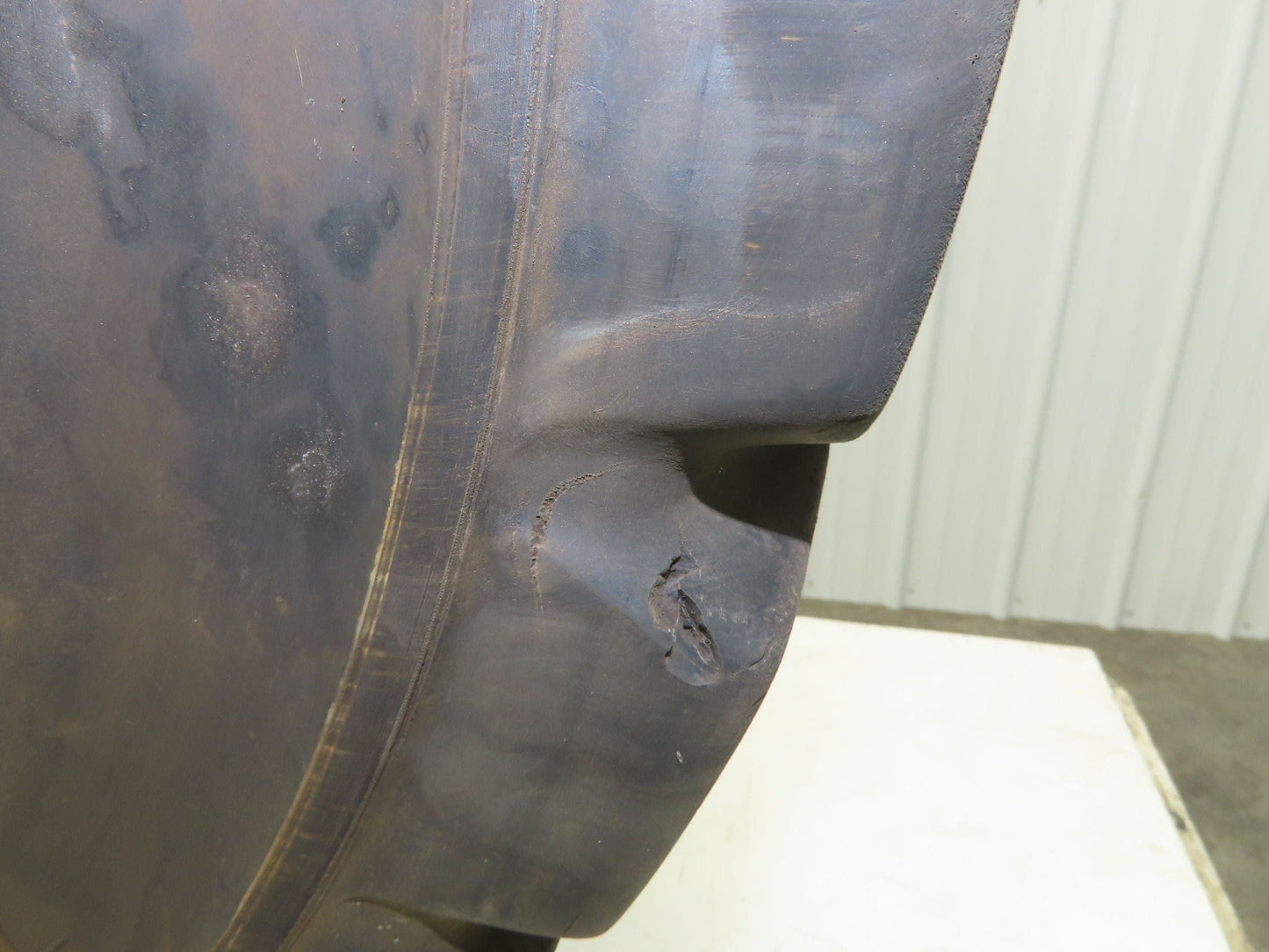 Bergougnan 28x7.00-15 Dual Forklift Tire Solid Traction Black 6-Lug Rim