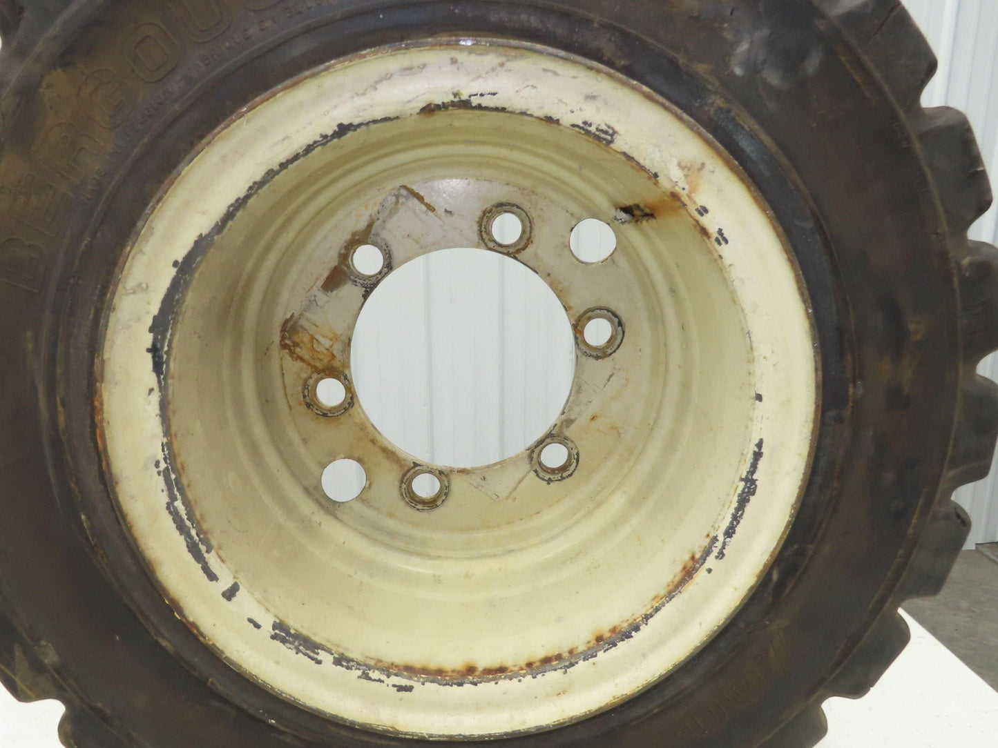 Bergougnan 28x7.00-15 Dual Forklift Tire Solid Traction Black 6-Lug Rim