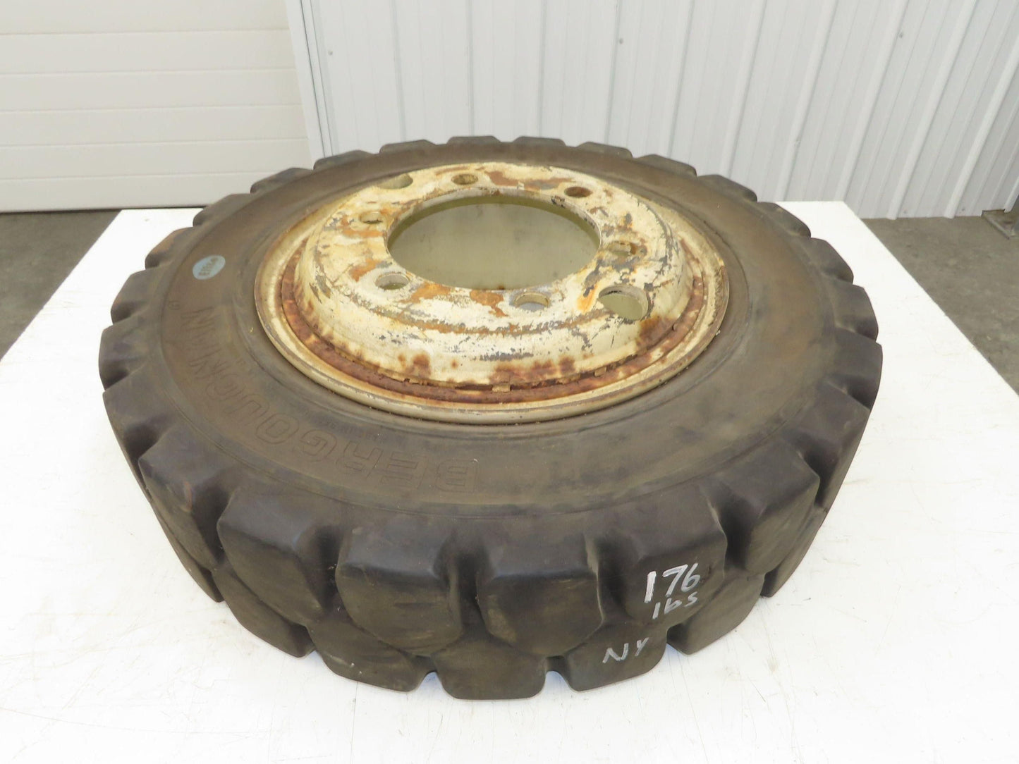 Bergougnan 28x7.00-15 Dual Forklift Tire Solid Traction Black 6-Lug Rim