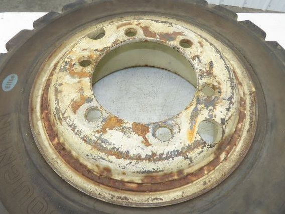 Bergougnan 28x7.00-15 Dual Forklift Tire Solid Traction Black 6-Lug Rim