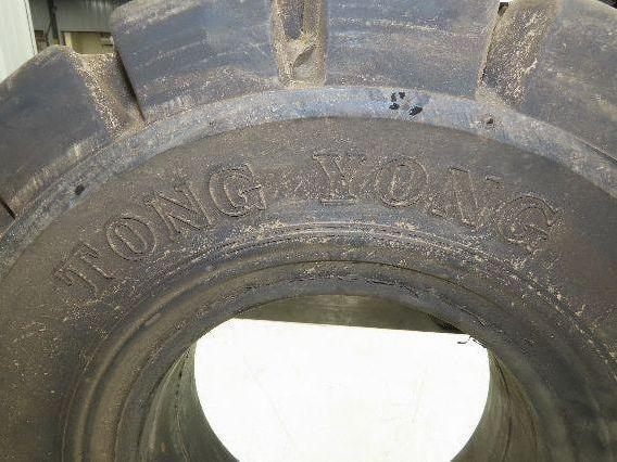 Tong Yong 20x6.00-9/4.00 Forklift Tire Resilient Solid Traction Black 20x6x9"