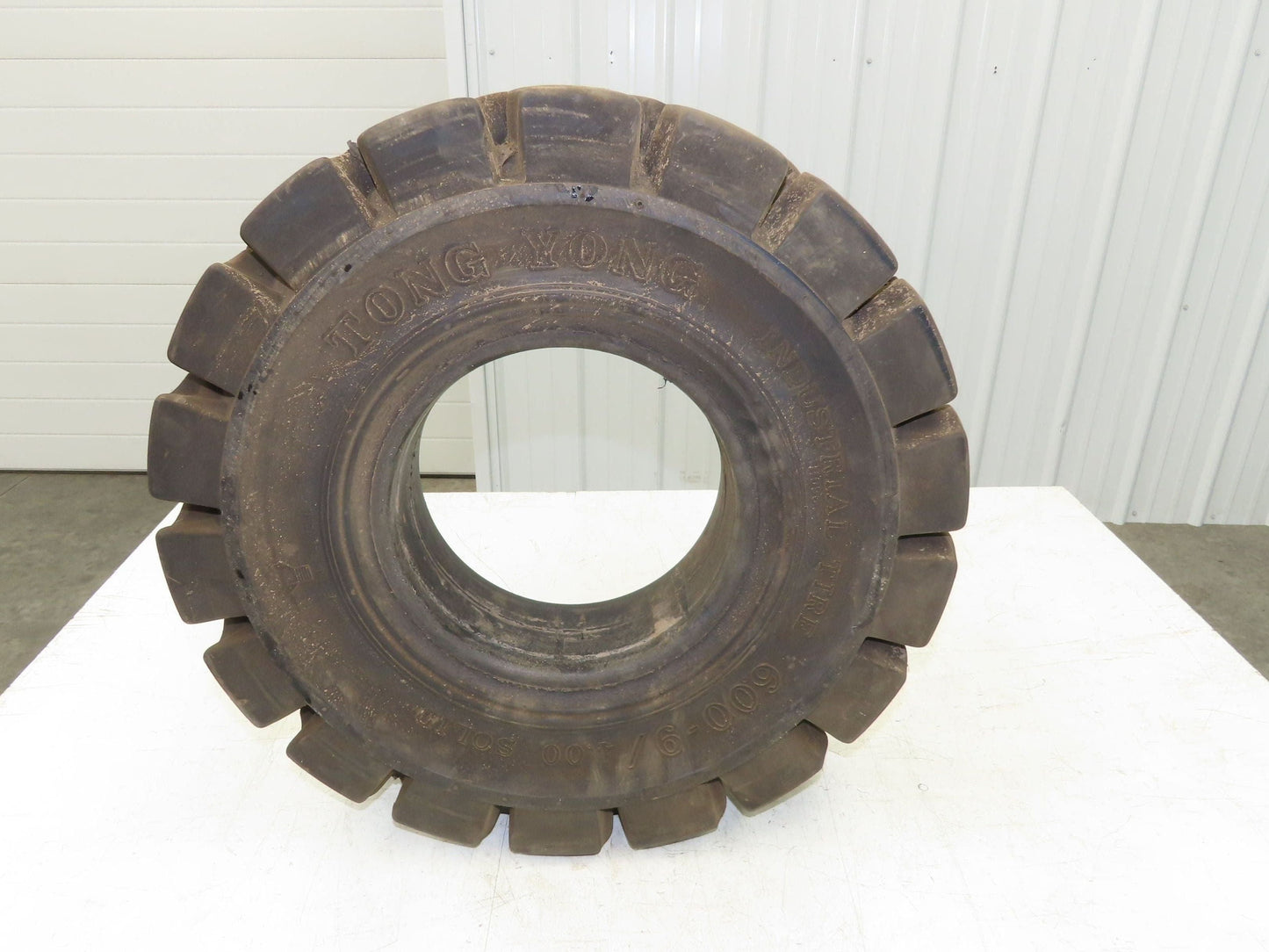 Tong Yong 20x6.00-9/4.00 Forklift Tire Resilient Solid Traction Black 20x6x9"