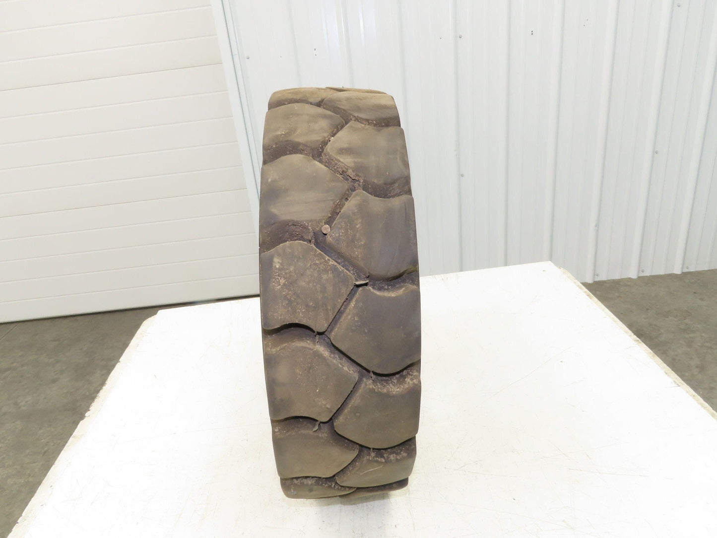 Tong Yong 20x6.00-9/4.00 Forklift Tire Resilient Solid Traction Black 20x6x9"